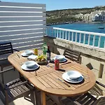 Appartement Blue Harbour Seafront With Large Terrace With Panoramic Sea Views - By Getawaysmalta