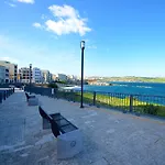Appartement Blue Harbour Seafront With Large Terrace With Panoramic Sea Views - By Getawaysmalta *