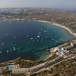 Appartement Blue Harbour Seafront With Large Terrace With Panoramic Sea Views - By Getawaysmalta