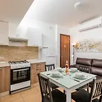 Appartement Blue Harbour Seafront With Large Terrace With Panoramic Sea Views - By Getawaysmalta *