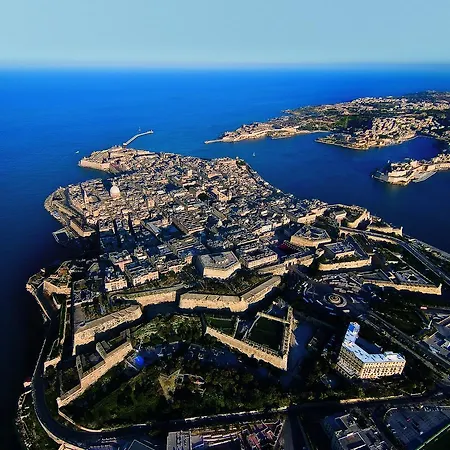 Blue Harbour Seafront With Large Terrace With Panoramic Sea Views - By Getawaysmalta Apartment *