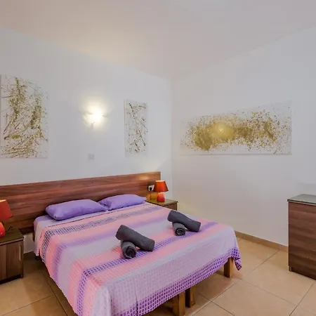 Апартаменты Blue Harbour Seafront Penthouse With Large Terrace With Panoramic Sea Views - By Getawaysmalta *