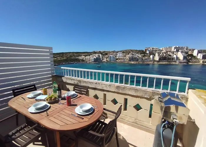 Lägenhet Blue Harbour Seafront Penthouse With Large Terrace With Panoramic Sea Views - By Getawaysmalta *