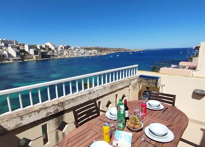 Blue Harbour Seafront Penthouse With Large Terrace With Panoramic Sea Views - By Getawaysmalta Lägenhet *