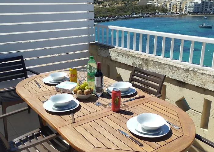 Lägenhet Blue Harbour Seafront Penthouse With Large Terrace With Panoramic Sea Views - By Getawaysmalta