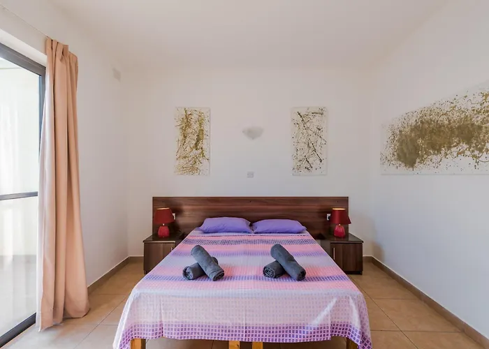 Blue Harbour Seafront Penthouse With Large Terrace With Panoramic Sea Views - By Getawaysmalta Lägenhet *