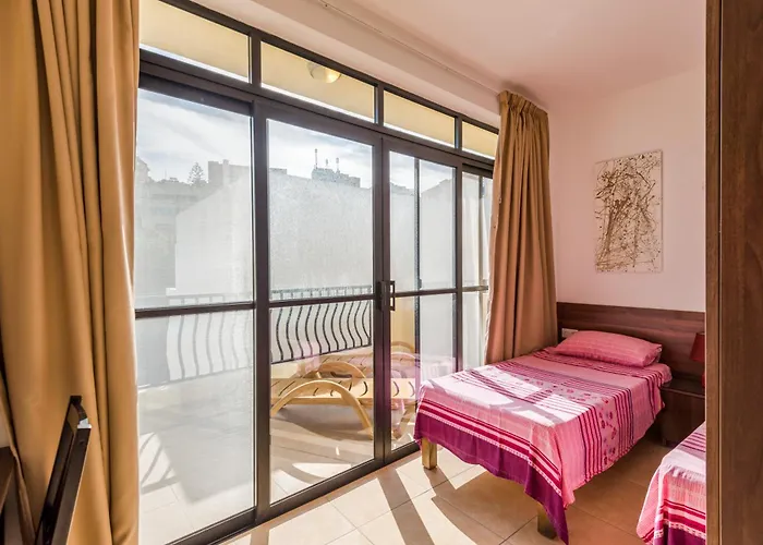 Blue Harbour Seafront Penthouse With Large Terrace With Panoramic Sea Views - By Getawaysmalta Lägenhet