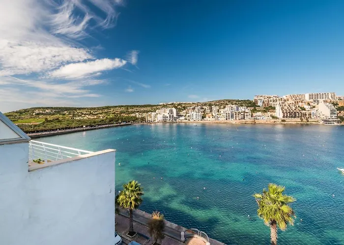 Lägenhet Blue Harbour Seafront Penthouse With Large Terrace With Panoramic Sea Views - By Getawaysmalta