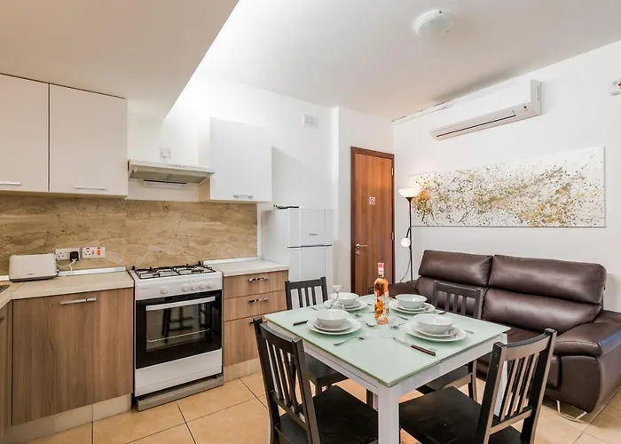 Lägenhet Blue Harbour Seafront Penthouse With Large Terrace With Panoramic Sea Views - By Getawaysmalta *