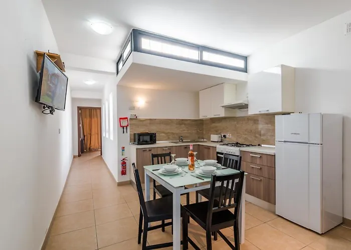 Lägenhet Blue Harbour Seafront Penthouse With Large Terrace With Panoramic Sea Views - By Getawaysmalta