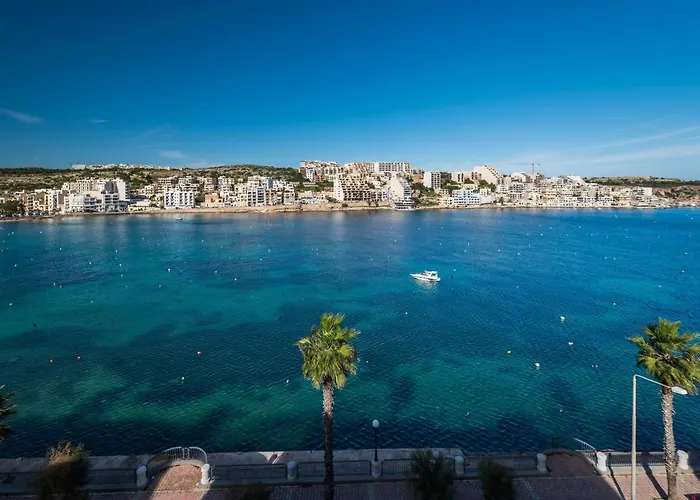 Lägenhet Blue Harbour Seafront Penthouse With Large Terrace With Panoramic Sea Views - By Getawaysmalta